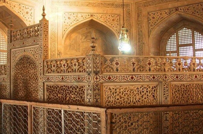 VIP Taj Mahal Express Entry Tour from Delhi with Guide - Returning to Delhi