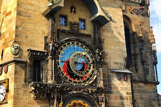 VIP Tour: Professional Photos - You and Prague Best Monuments - Professional Services Included