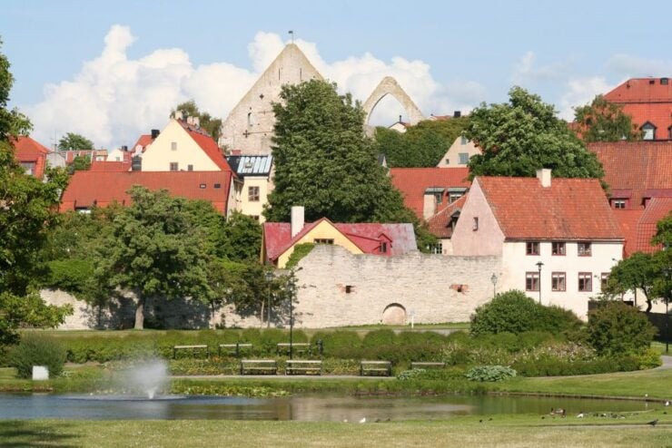 Visby: Hop-On Hop-Off Bus Tour - Tour Experience