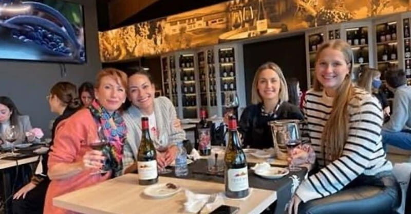 Visit a wine cellar, a wine museum and a traditional meal - FAQ