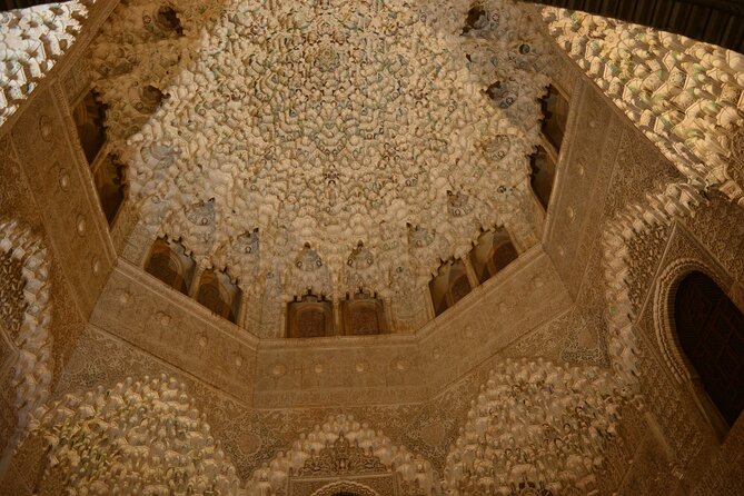 Visit Alhambra at Night (10 People) - Overview and Duration