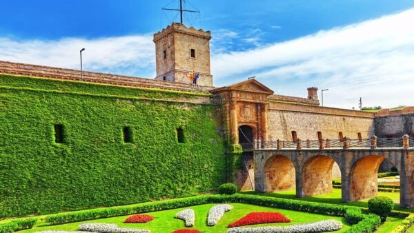 Visit All Top Attractions in Barcelona - City Sightseeing With Barcelona Bus