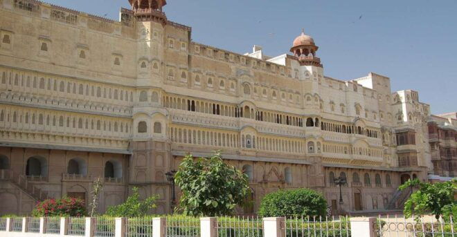 Visit Bikaner in Private Car With Guide Service - Tour Itinerary Breakdown
