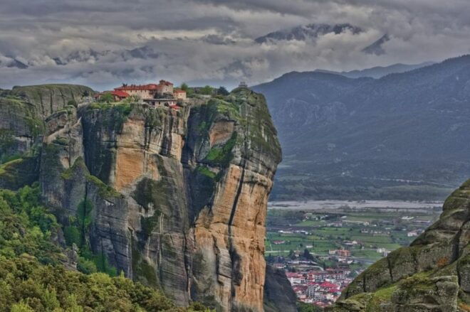 Visit Delphi & Meteora Monasteries Full Day Private Trip - Not Suitable for