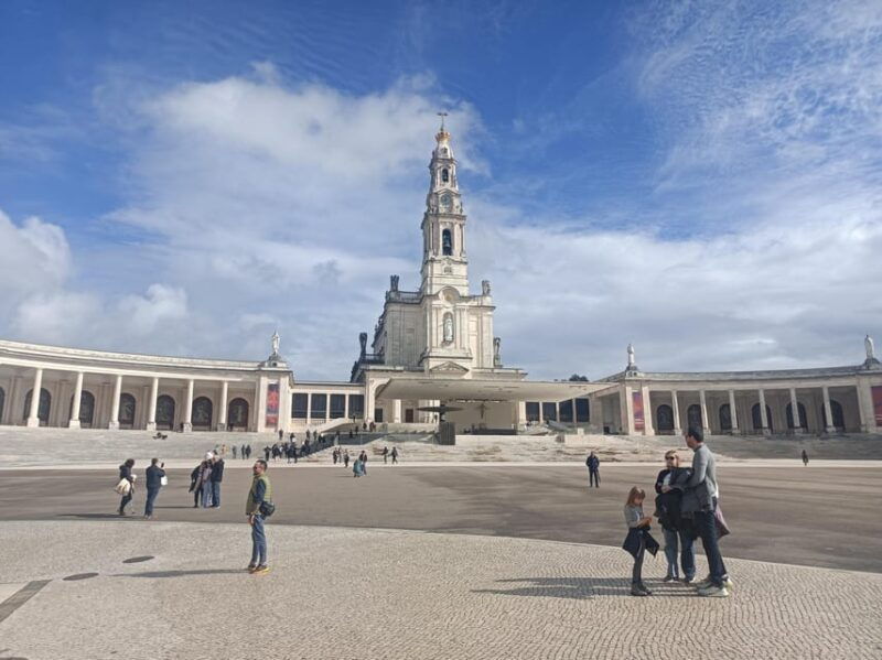 Visit Fátima, Nazaré and Óbidos - Good To Know