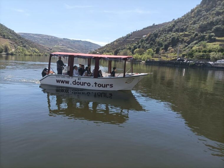 Visit Pinhão Visit and wine tasting Panoramic cruise - What Makes This Tour Stand Out?