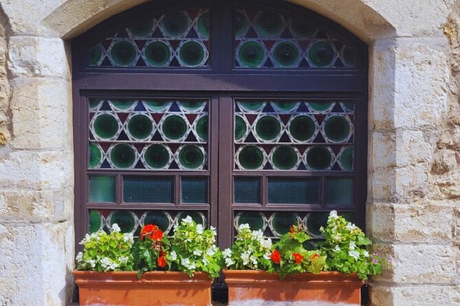 Visit Shows Medieval Immersion in Pérouges - The Sum Up