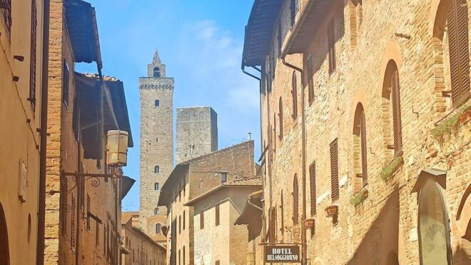 Visit Siena and San Gimignano With Lunch at a Family Farm - Itinerary