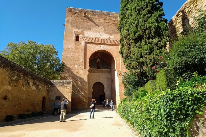 Visit the Alhambra and the Generalife. Private Tour - Highlights of the Private Tour