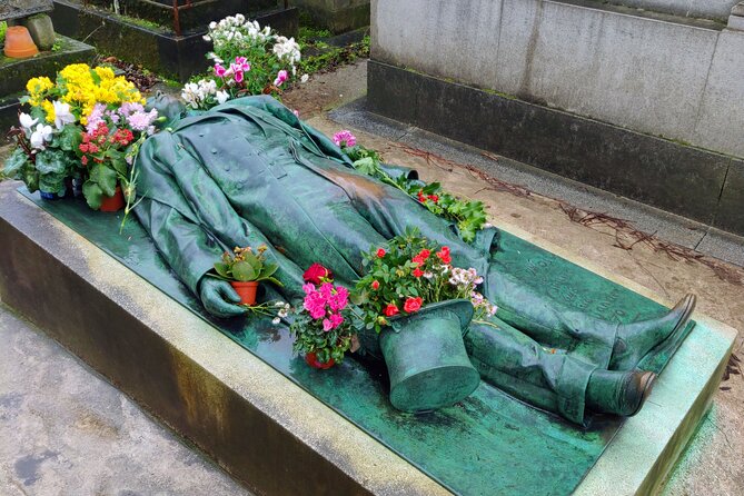Visit the Père Lachaise Cemetery: a Self-Guided Tour - Reviews and Questions