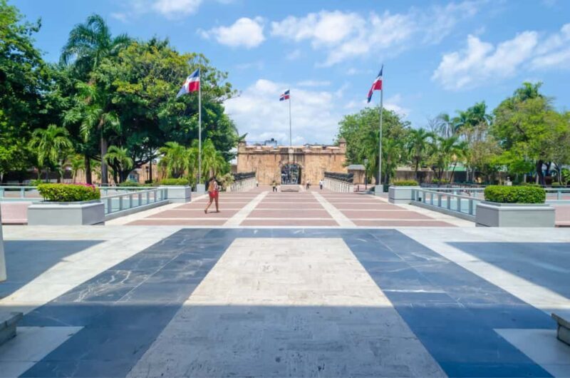 Visit to the city of Santo Domingo with guide & typical food - Good To Know