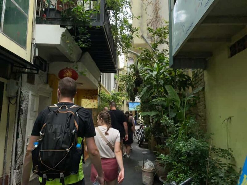 Visit Train Street Hear History Eat Local Lunch Know Culture - Tour Logistics: What to Expect