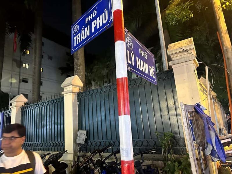 Visit Train Street Hear History Eat Local Lunch Know Culture - The Group Size and Atmosphere