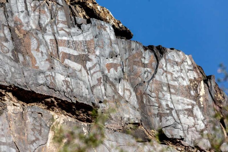 Visit Ukhum (Nourata Mountains), petroglyphs, and a donkey ride (3 days) - Good To Know