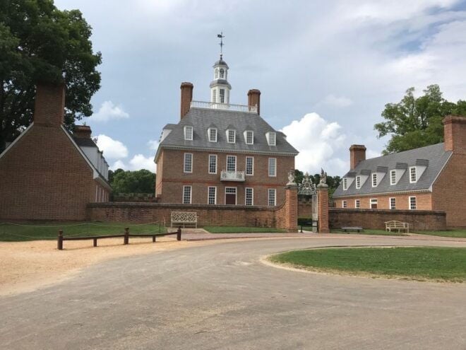 Visit Williamsburg From the USA - Walking Tour - Learn Fascinating Facts and Local Legends From Your Guide