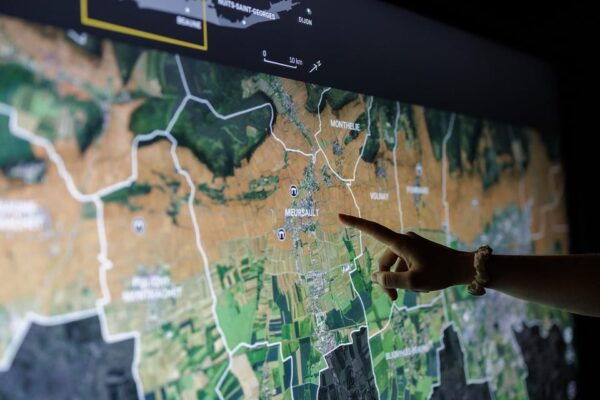 Visitor Trail of the Cité in Beaune - Dining Options Available