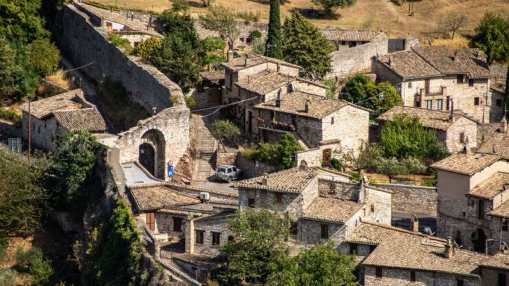 Visits to the Laboratories of the Umbrian Knitwear - Umbrian Knitwear: History and Origins