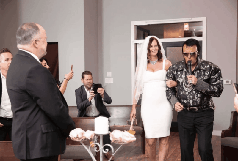 Viva Elvis Ceremony (Elvis) - Good To Know: