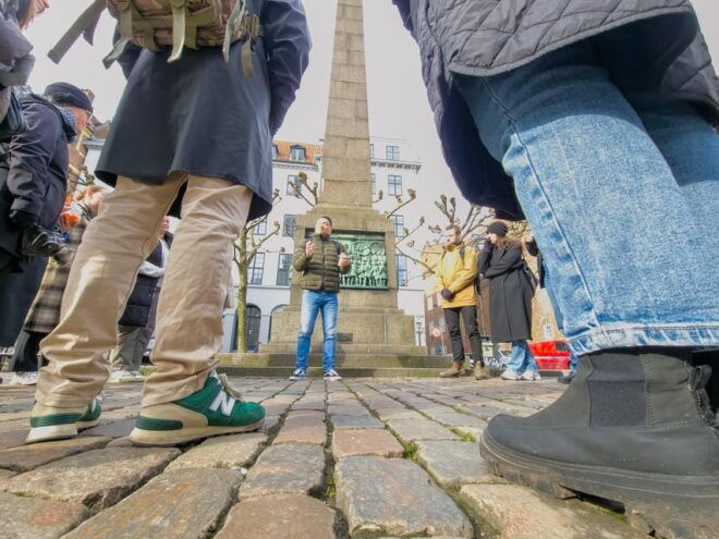 Voices of the Streets: Philips Crazy Life - Guides Background