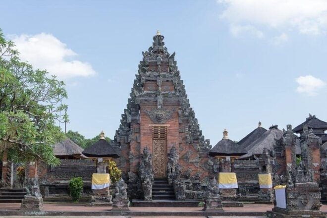Volcano: Private Tour With Monkey Forest, Swing, and Lunch - Monkey Forest Experience