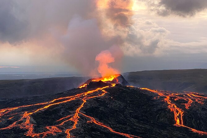 Volcano Tour on Reykjanes Peninsula Including Icelandic Snacks - Volcanic Landscapes Encounter