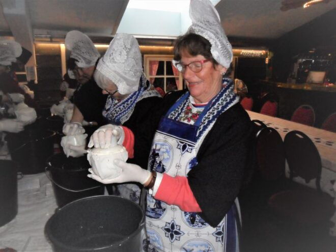 Volendam: 2.5-Hour Cheesemaking Workshop & Clog Making Tour - Wheelchair Accessibility