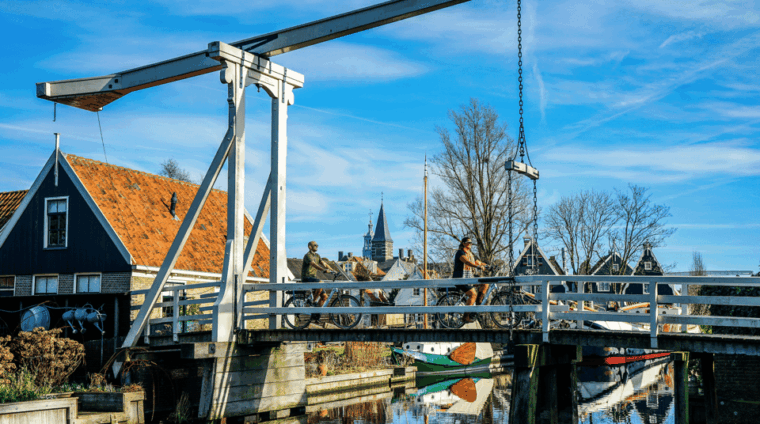 Volendam: Bike Rental including Highlights-Routes - Why It’s a Great Deal for the Price