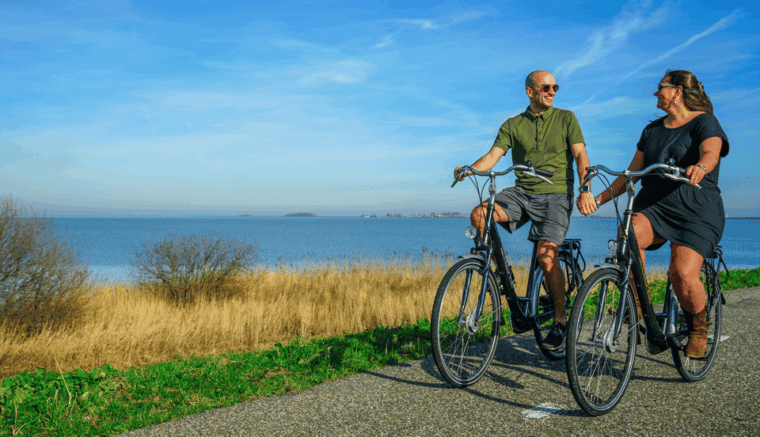 Volendam: Bike Rental including Highlights-Routes - The Scenic Journey and Authentic Dutch Charm