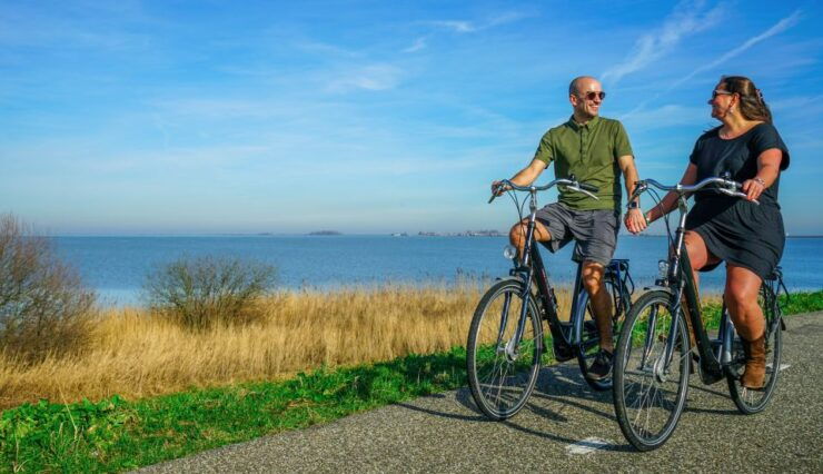 Volendam: Bike Rental With Suggested Countryside Route - Bike Rental Options