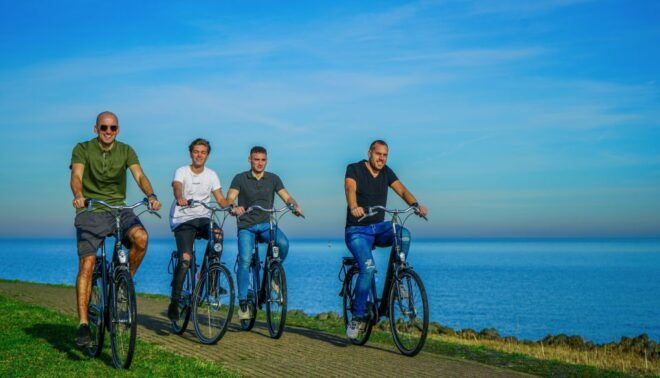 Volendam: Bike Rental With Suggested Countryside Route - Common Questions