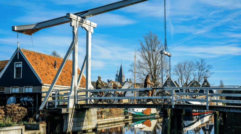 Volendam: E-Bike Rental including Highlights-Routes - Who Should Consider This Experience?
