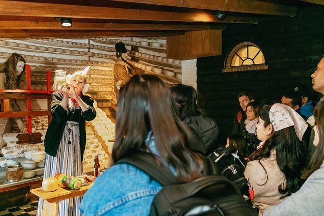 Volendam, Edam and Zaanse Schans Windmills Live Guided Day Tour From Amsterdam - Tour Highlights and Experiences