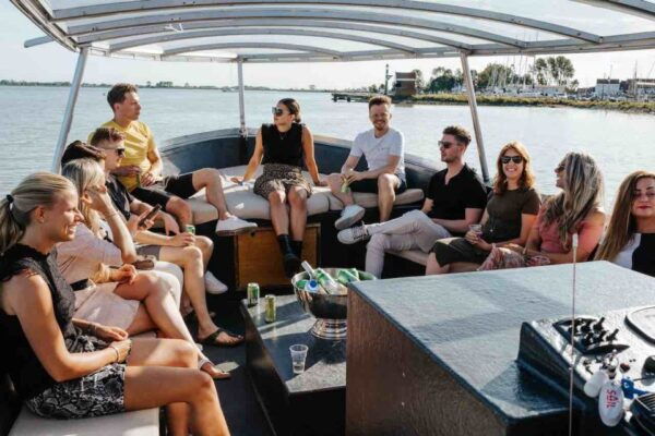 Volendam: Guided Cruise on Gouwzee Lake 1 Free Drink - Review Summary