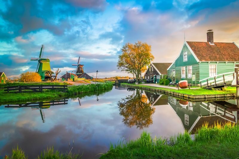 Volendam, Marken, Edam & Zaanse Schans Windmills tour from Amsterdam - At a glance