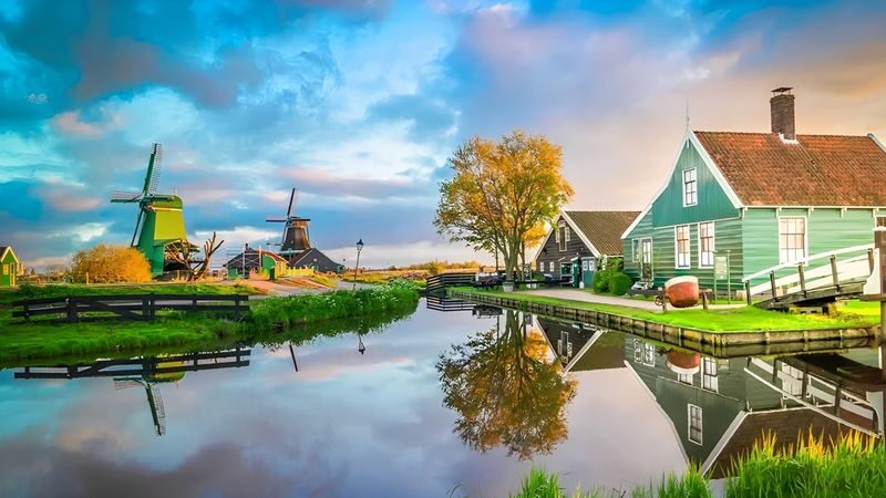 Volendam, Marken, Edam & Zaanse Schans Windmills tour from Amsterdam - Four North Holland stops in one day