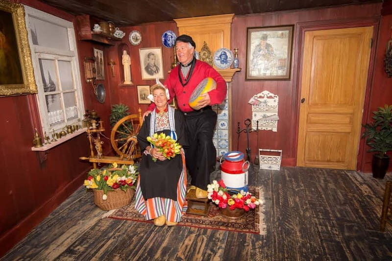 Volendam: Photo Opportunity in Traditional Dutch Costume - Good To Know