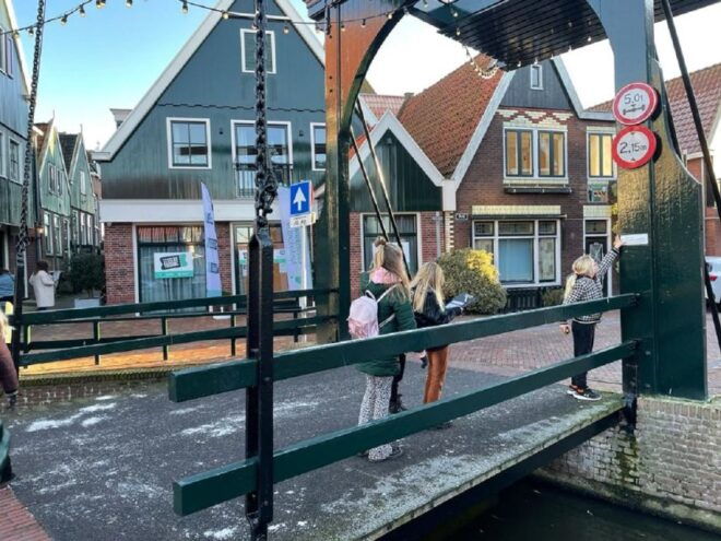 Volendam: Self-Guided GPS Treasure Hunt Tour - Navigation and Equipment