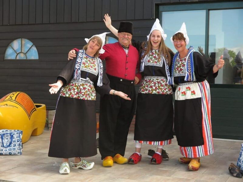 Volendam: Traditional Costume Photo with Cheese & Clog Tour - What to Expect from the Tour