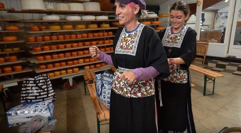 Volendam: Traditional Costume Photo with Cheese & Clog Tour - Who Will Love This Tour?