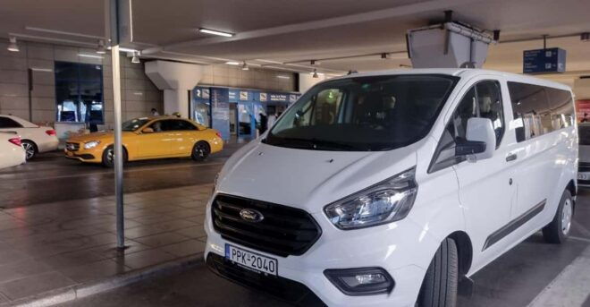 Volos: From/To Athens International Airport ATH - Vehicle Features and Amenities
