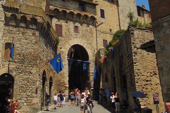Volterra and San Gimignano: a Taste of Medieval Tuscany! - Exploring San Gimignanos Towering Beauty