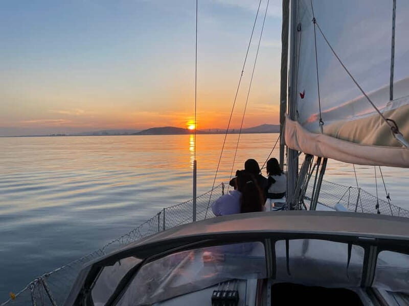 Votre voilier avec capitaine pour naviguer et vous baigner - Authentic Experiences Highlighted by Reviewers