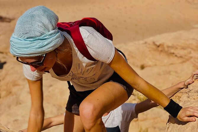 Wadi Rum Mountain Hike & Climb: Burdah, With a Bridge at the Top! + Tour & Lunch - Climbing Burdah Bridge