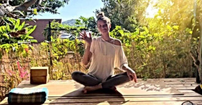 Waikiki Beach: Group or Private Yoga Classes - Pricing and Duration