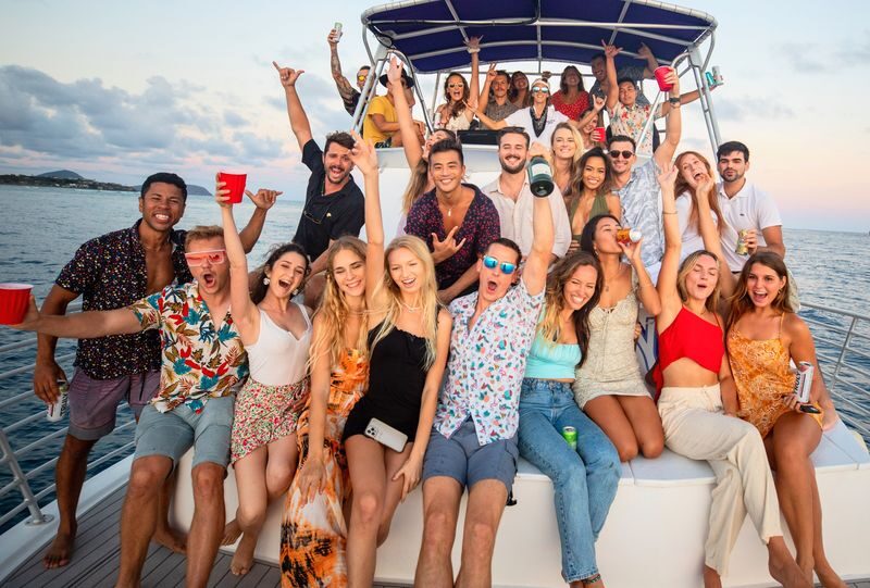 Waikiki Party Cruise in Oahu with a Complimentary Drink - At a glance