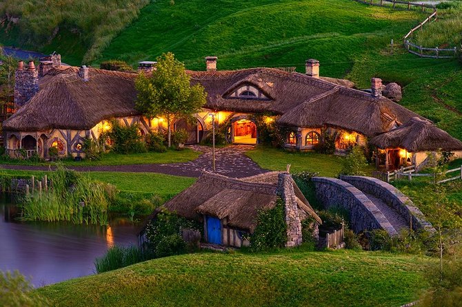 Waitomo Caves & Hobbiton Small Group Tour From Auckland - Waitomo Glowworm Caves