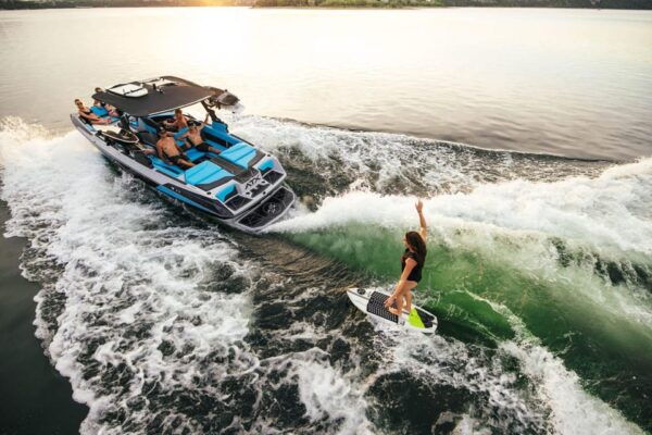 Wakeboard/Ski, Wakesurf and Tubing Experience Pleasure Boat - Group Size and Suitability