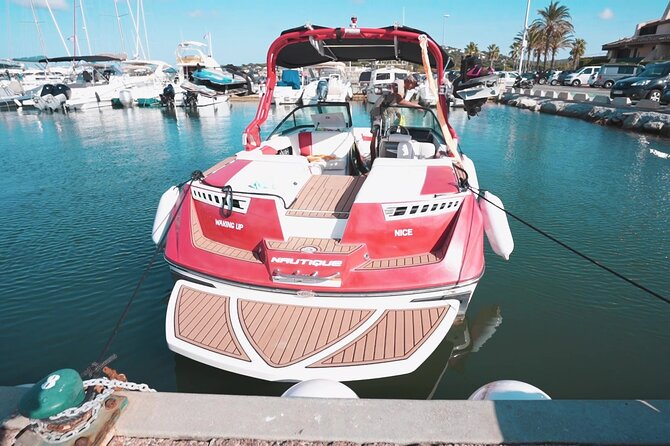 Wakesurfing, Wakeboarding or Inflatable Tows in Bay of St Tropez - Differences Between Wakesurfing and Wakeboarding