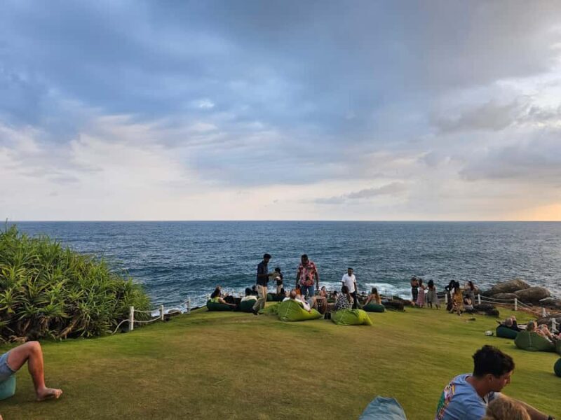 Waligama: Cliff Sunset Dining Experience + Wine - The Experience Itself