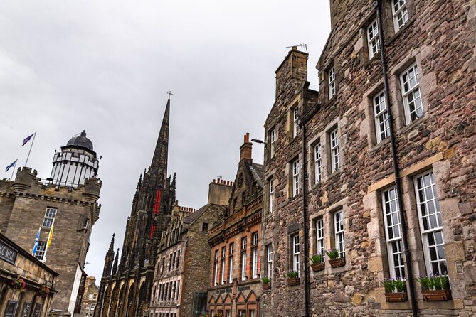 Walk on the Pages of Edinburgh – Guided Literary Tour - Uncovering Edinburghs Literary History